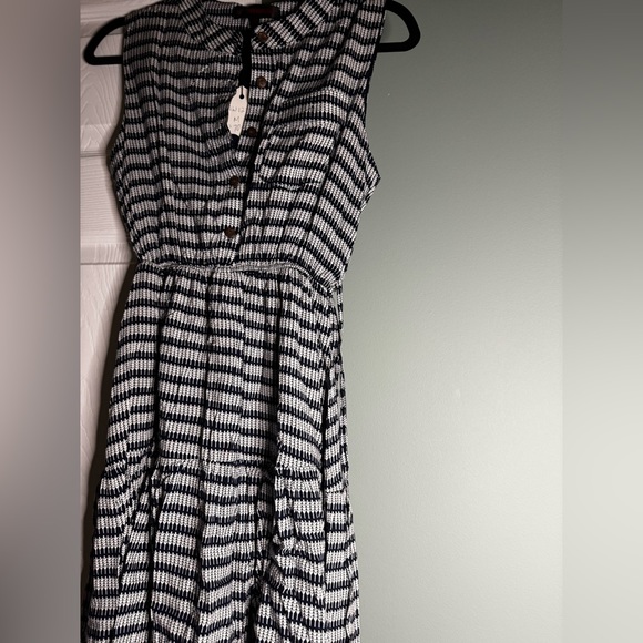 Navy and white patterned dress NWT Boutique - Picture 2 of 6